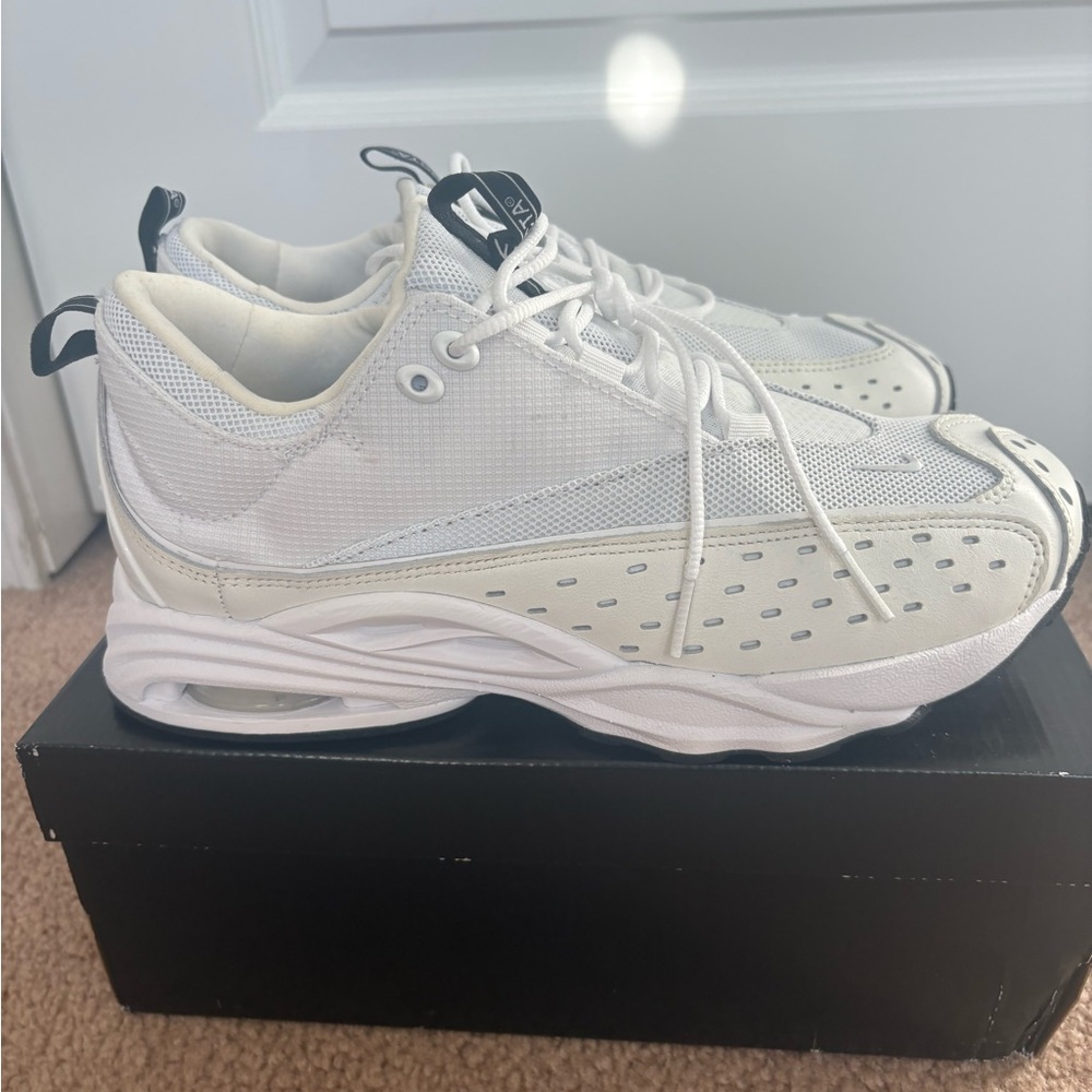 Nike Men's White and Gray Sneakers